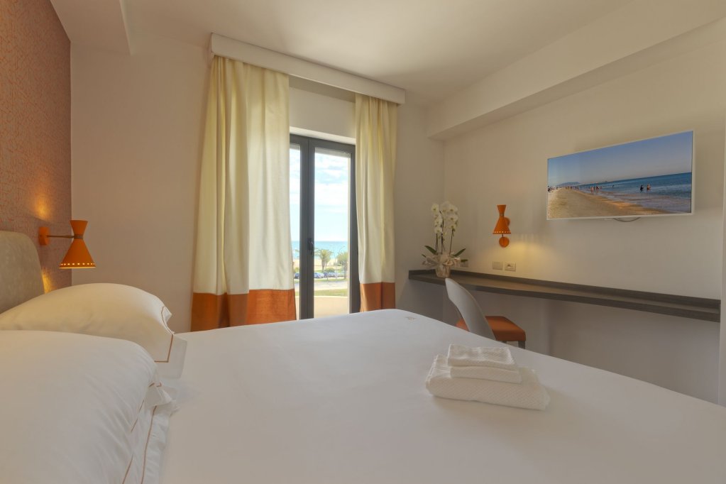 Фото Ghibli Hotel