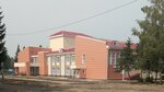 Ust-Pristansky rayonny dom kultury (selo Ust-Charyshskaya Pristan, ulitsa Pushkina, 15) ، دار الثقافة