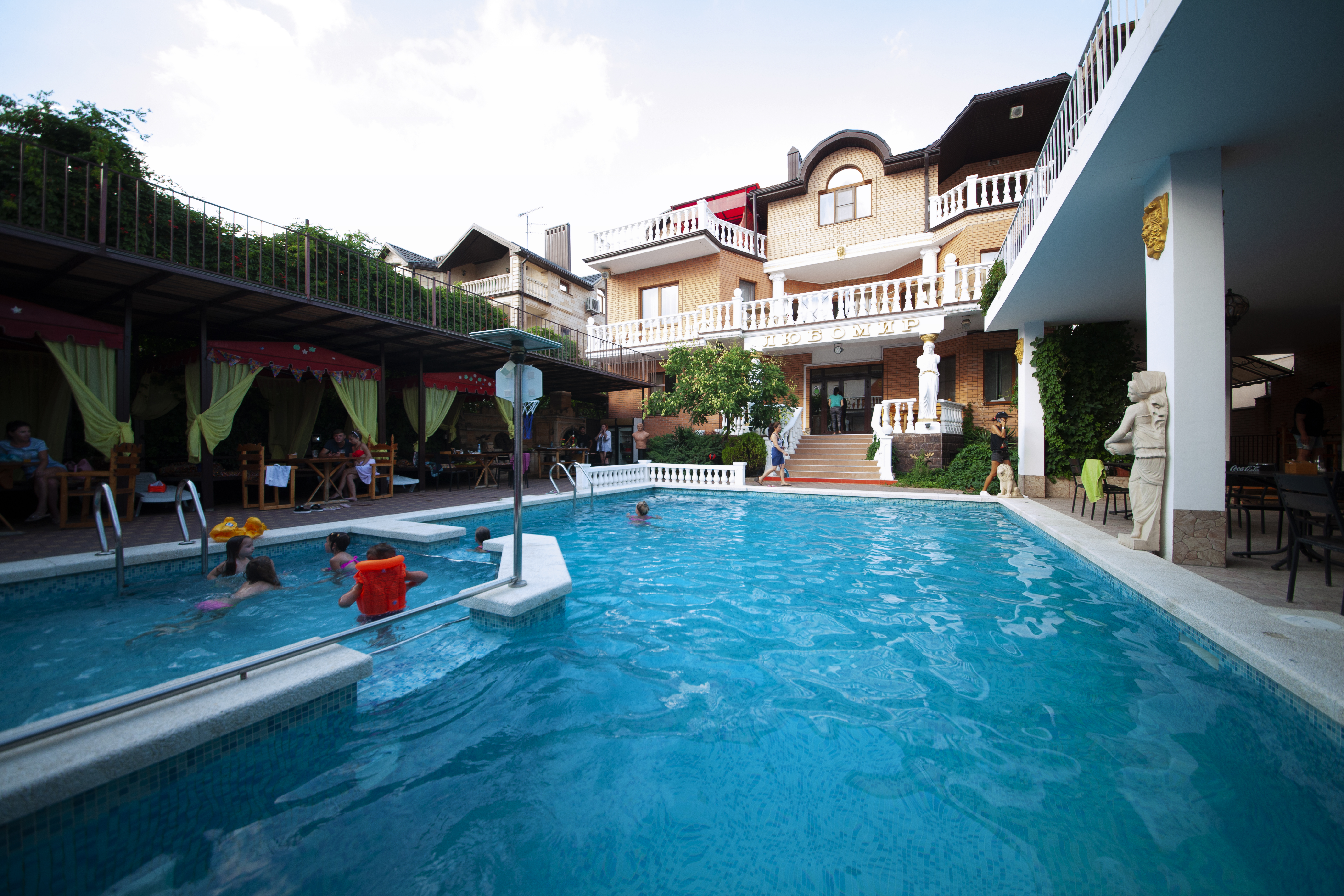 Фото отеля 1