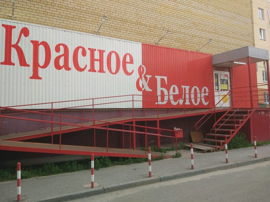 Красное и белое рисунки в магазинах