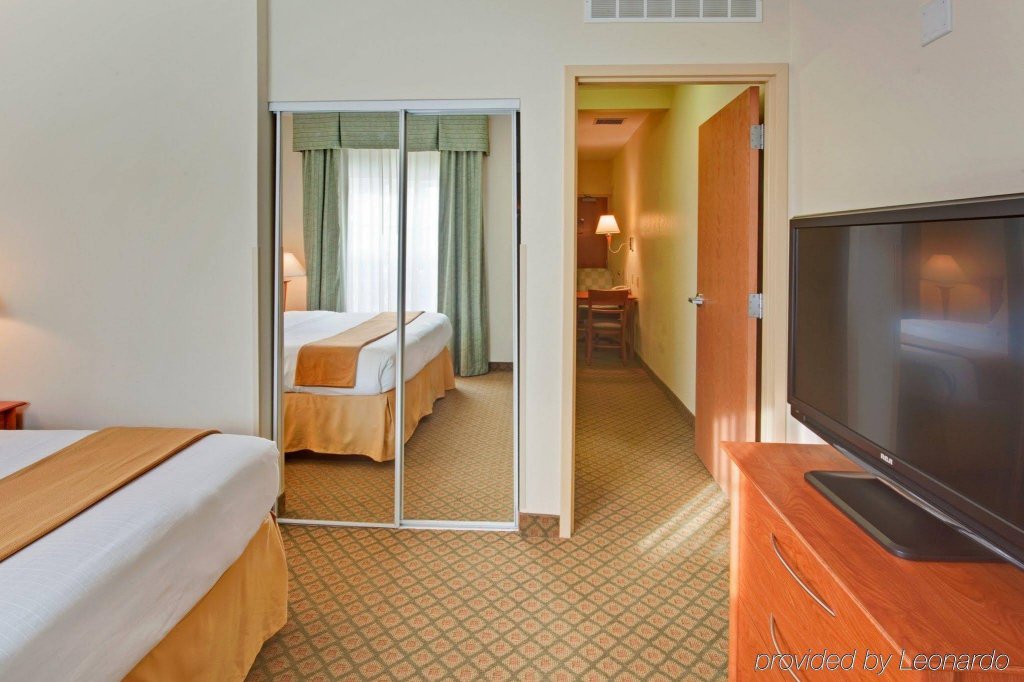 Фото Holiday Inn Express Southfield-Detroit, an Ihg Hotel