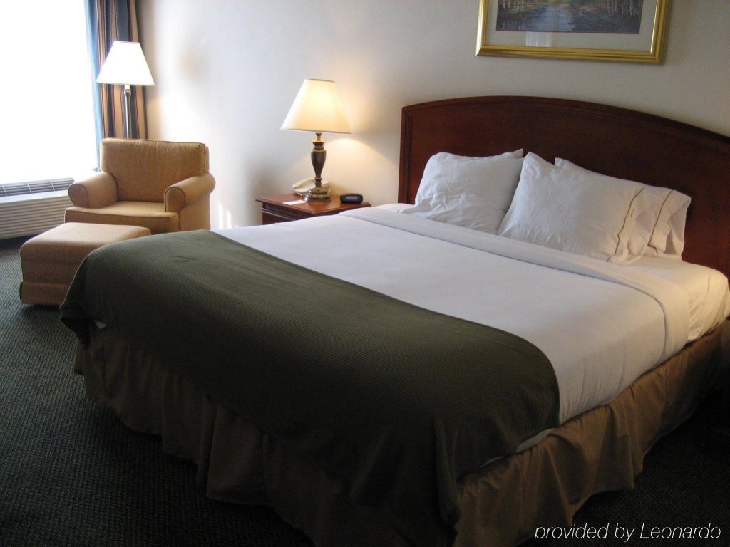 Фото Holiday Inn Express & Suites Grenada