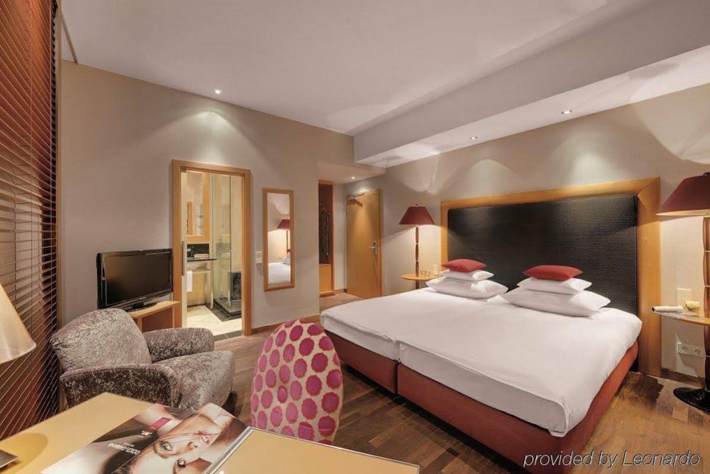 Фото Yours Truly