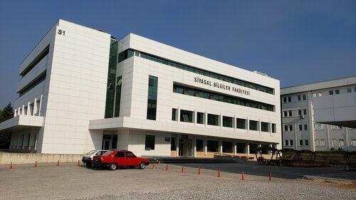 sakarya universitesi siyasal bilgiler fakultesi universiteler kemalpasa mah universite cad serdivan sakarya turkiye yandex haritalar