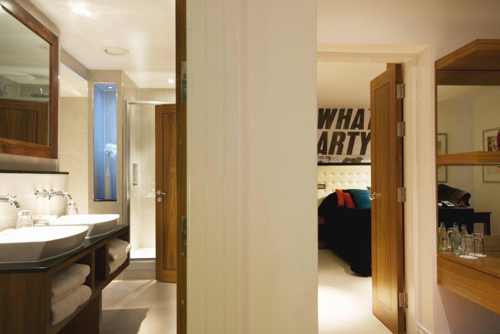 Фото Hard Days Night Hotel