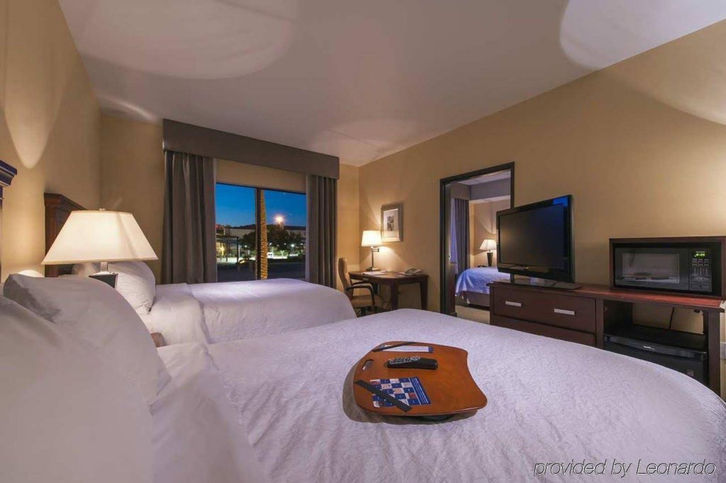 Фото Hampton Inn Phoenix-Airport North