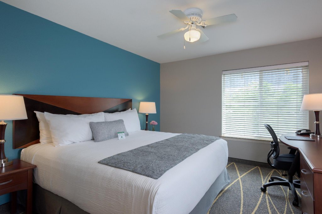 Фото The Belltown Inn