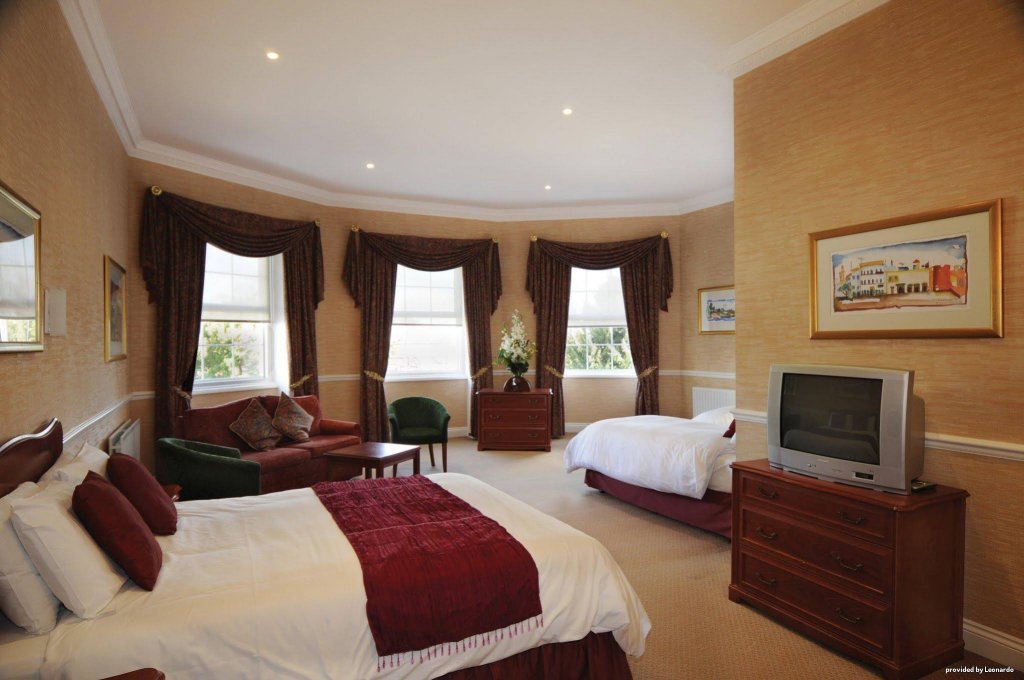 Фото The Bromley Court Hotel