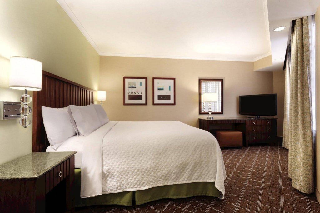 Фото Embassy Suites by Hilton San Diego La Jolla