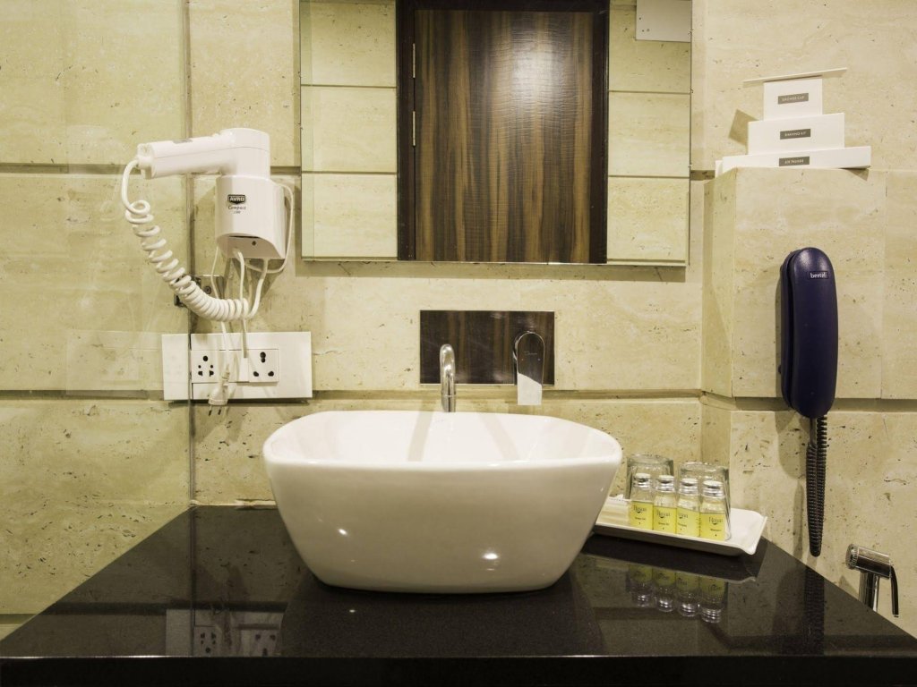 Фото Milestone Hotel & Banquet