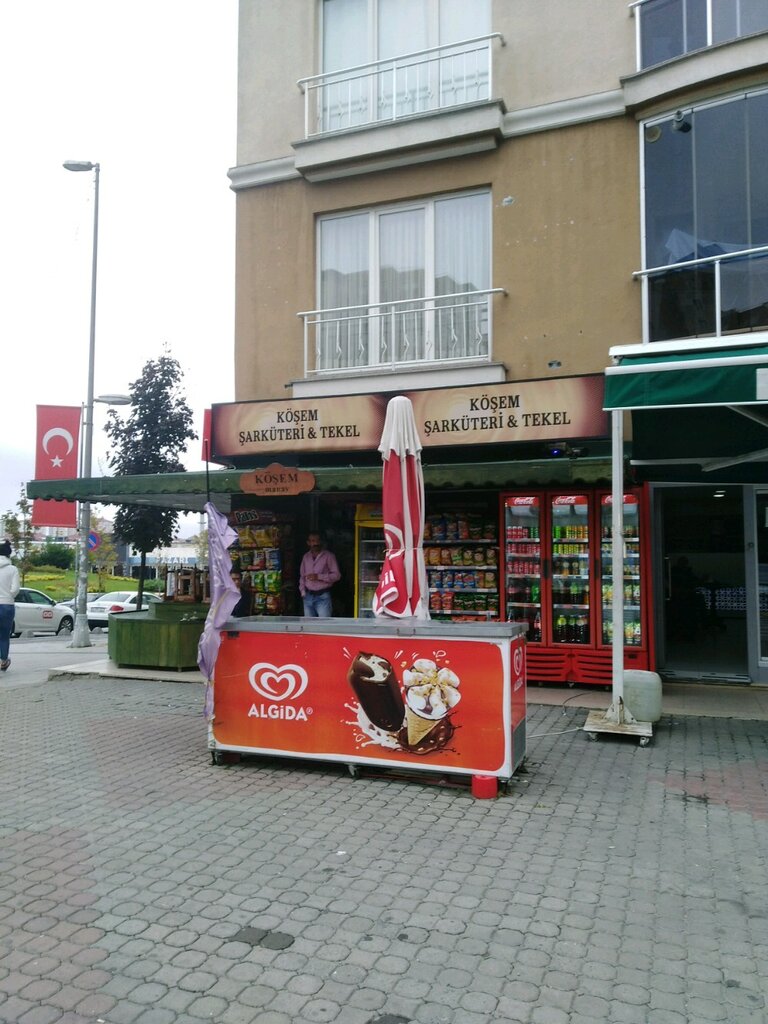 المشروبات الكحولية Kosem Food Liquor Delicatessen ، اسطنبول، صورة
