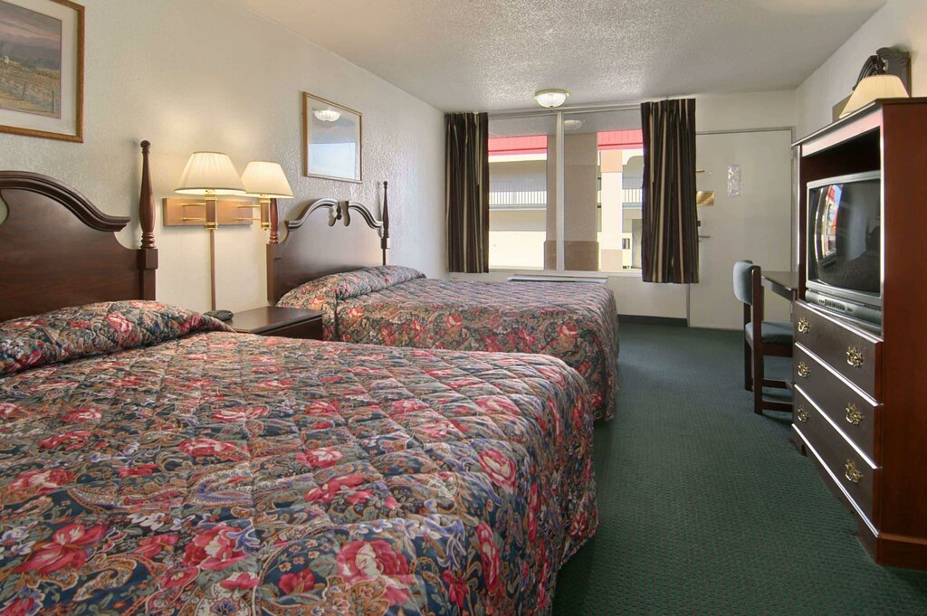 Hotel Super 8 by Wyndham Oklahoma Fairgrounds, Oklahoma City, photo