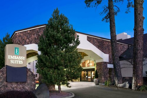 Гостиница Embassy Suites by Hilton Flagstaff во Флагстаффе
