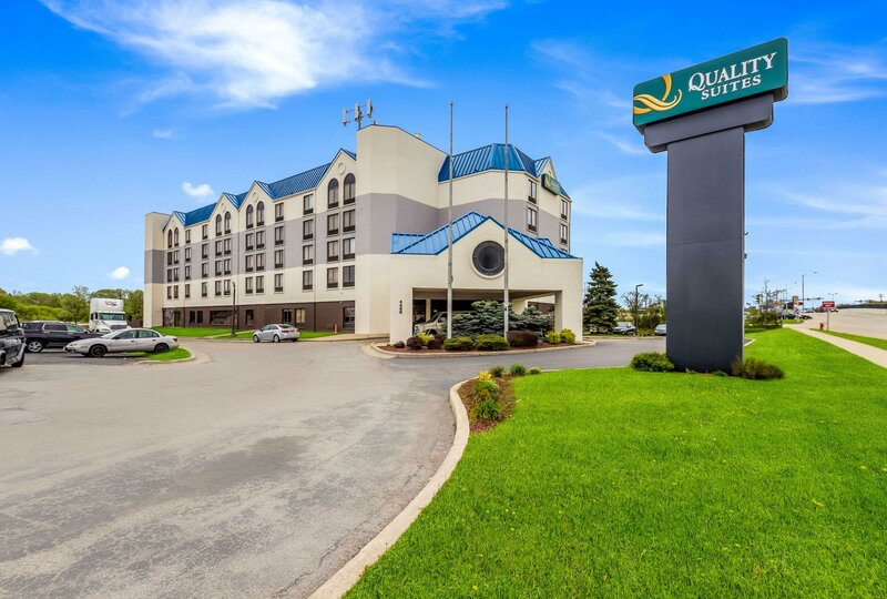 Гостиница Quality Suites Milwaukee Airport в Милуоки