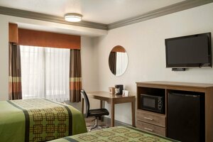 Super 8 by Wyndham Santa Clarita Valencia (California, County of Los Angeles, Santa Clarita, Canyon Country), hotel