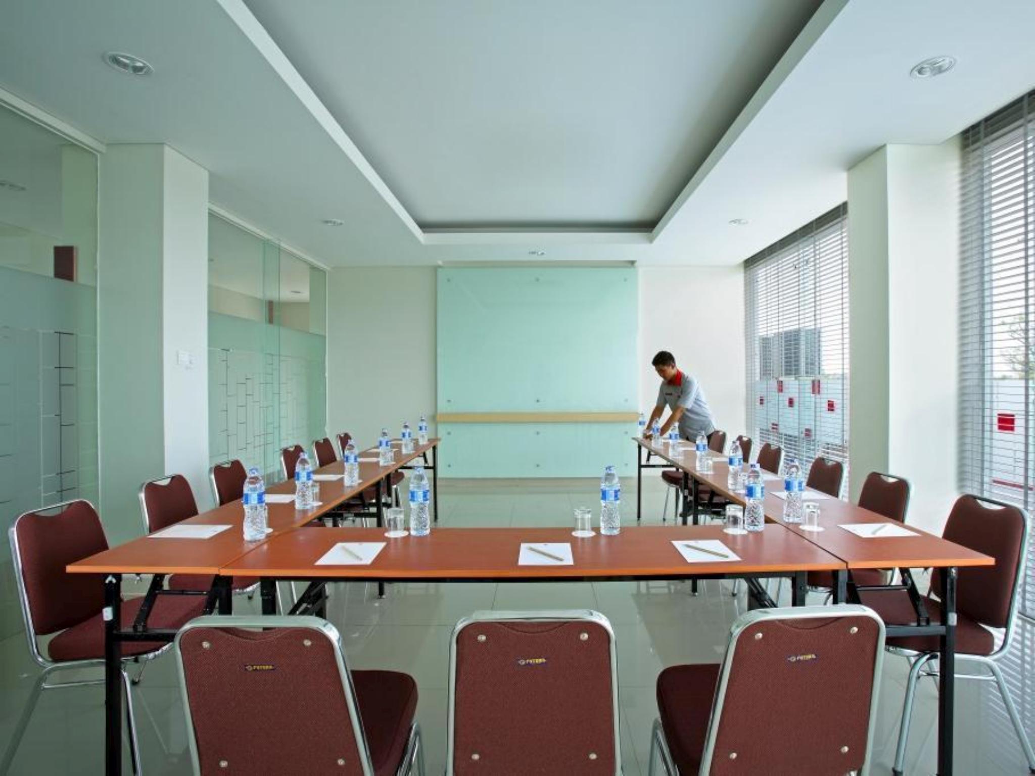 Фото Amaris Hotel Bekasi Barat