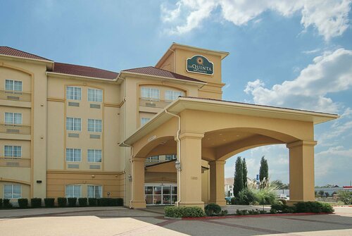 Гостиница La Quinta Inn & Suites by Wyndham Dallas - Hutchins