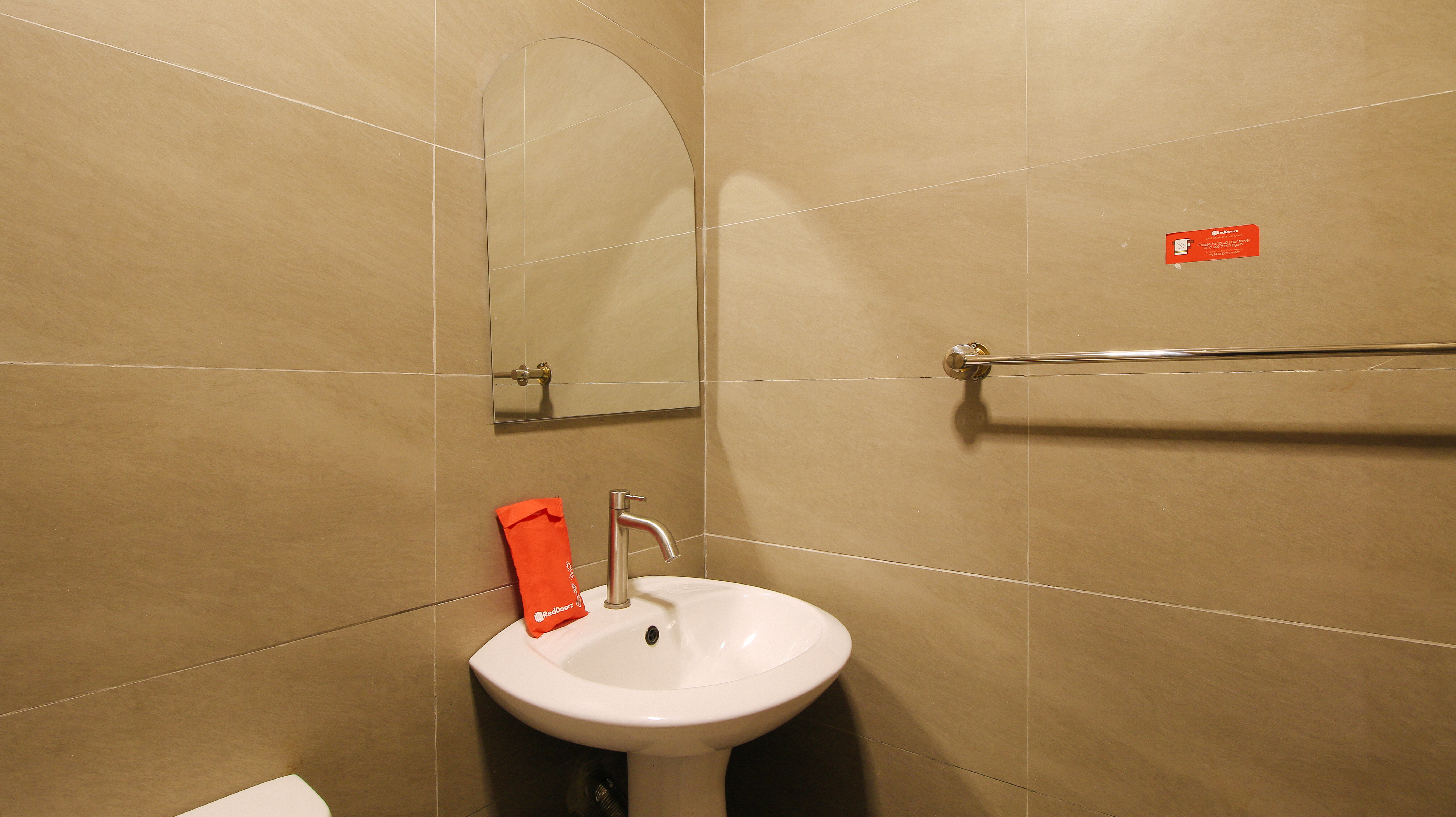 Фото RedDoorz Plus @ San Marcelino Malate