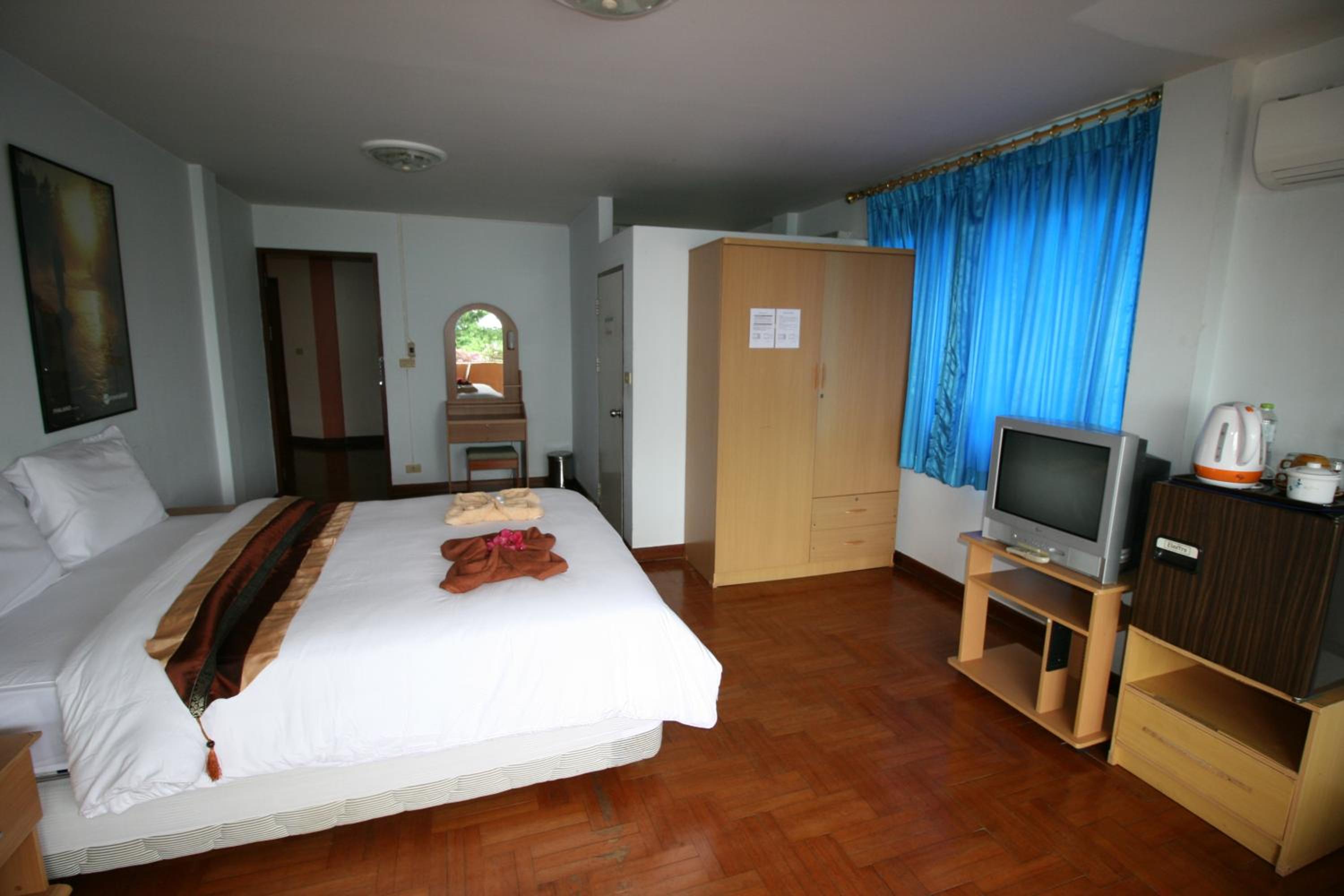 Фото Beachfront Hotel Cha Am