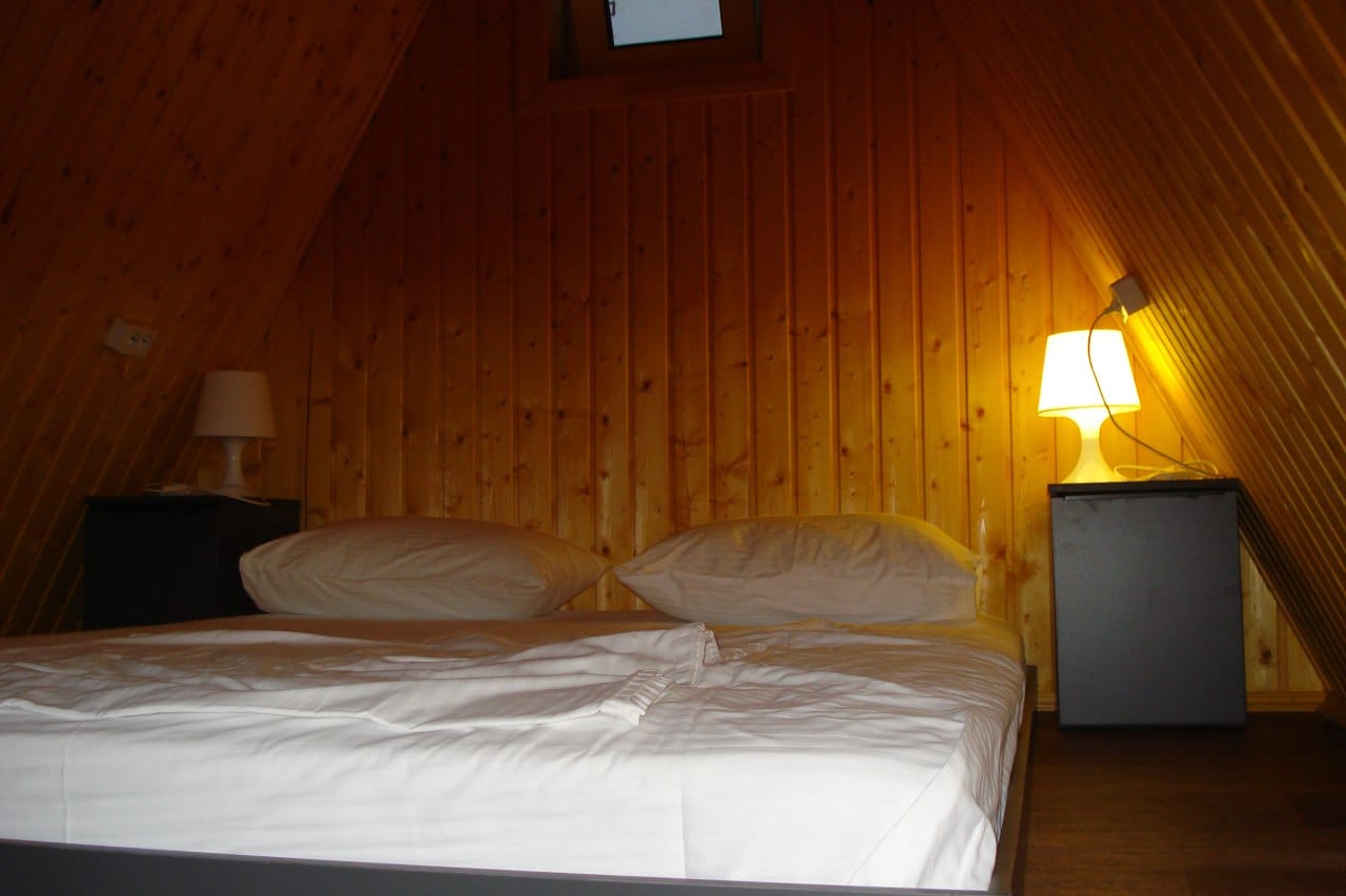 Фото Де факто