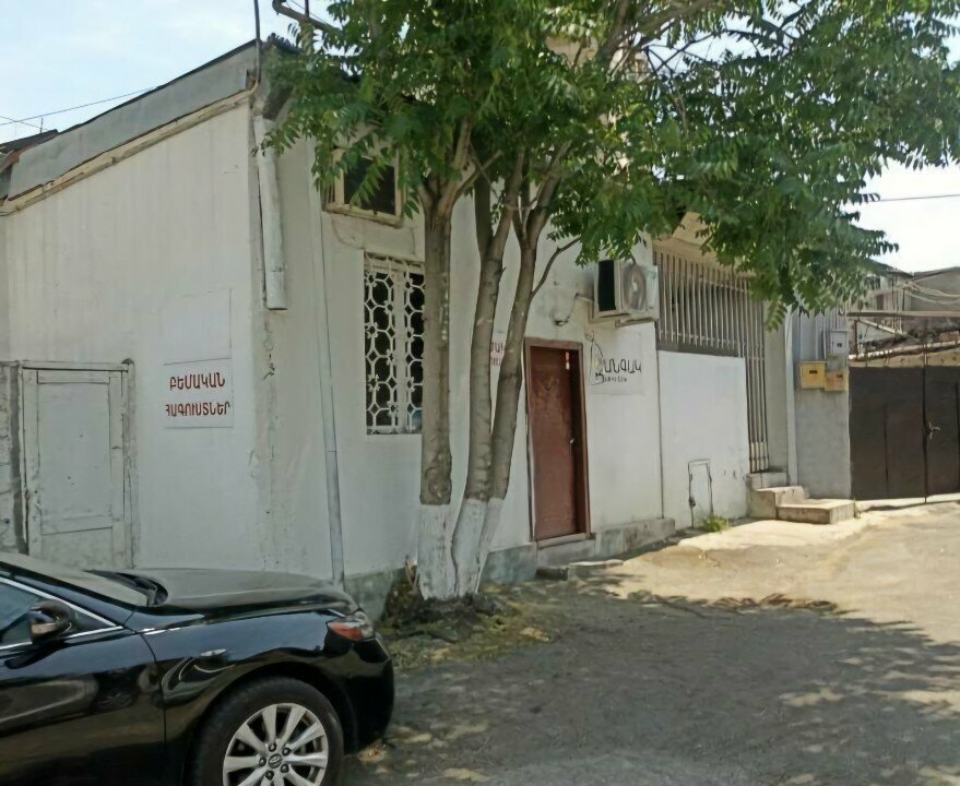 Carnival, theater and dance costumes Bemakan hagustneri vardzuyt handesi shorer kerparayin hagust, Yerevan, photo