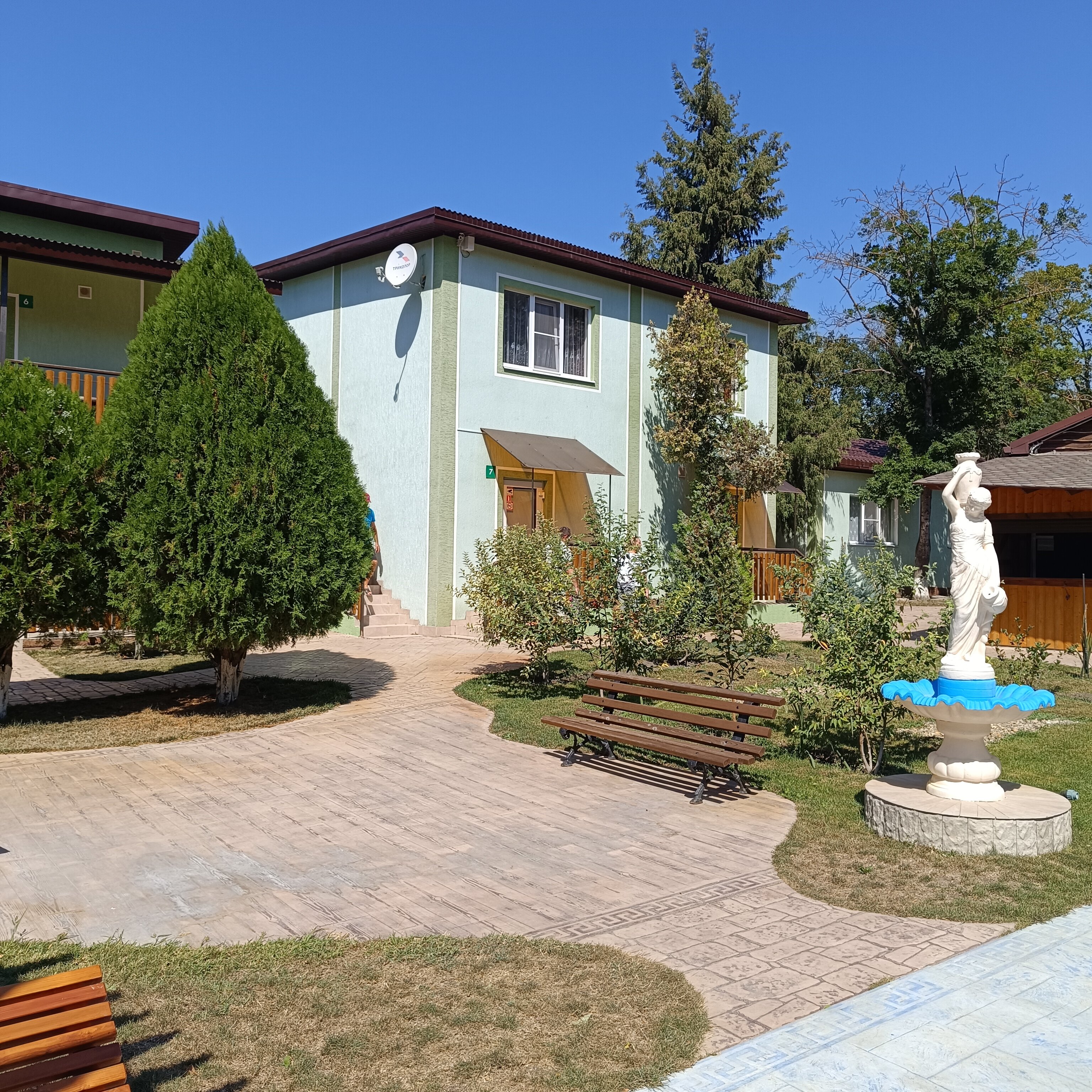 Фото отеля 2