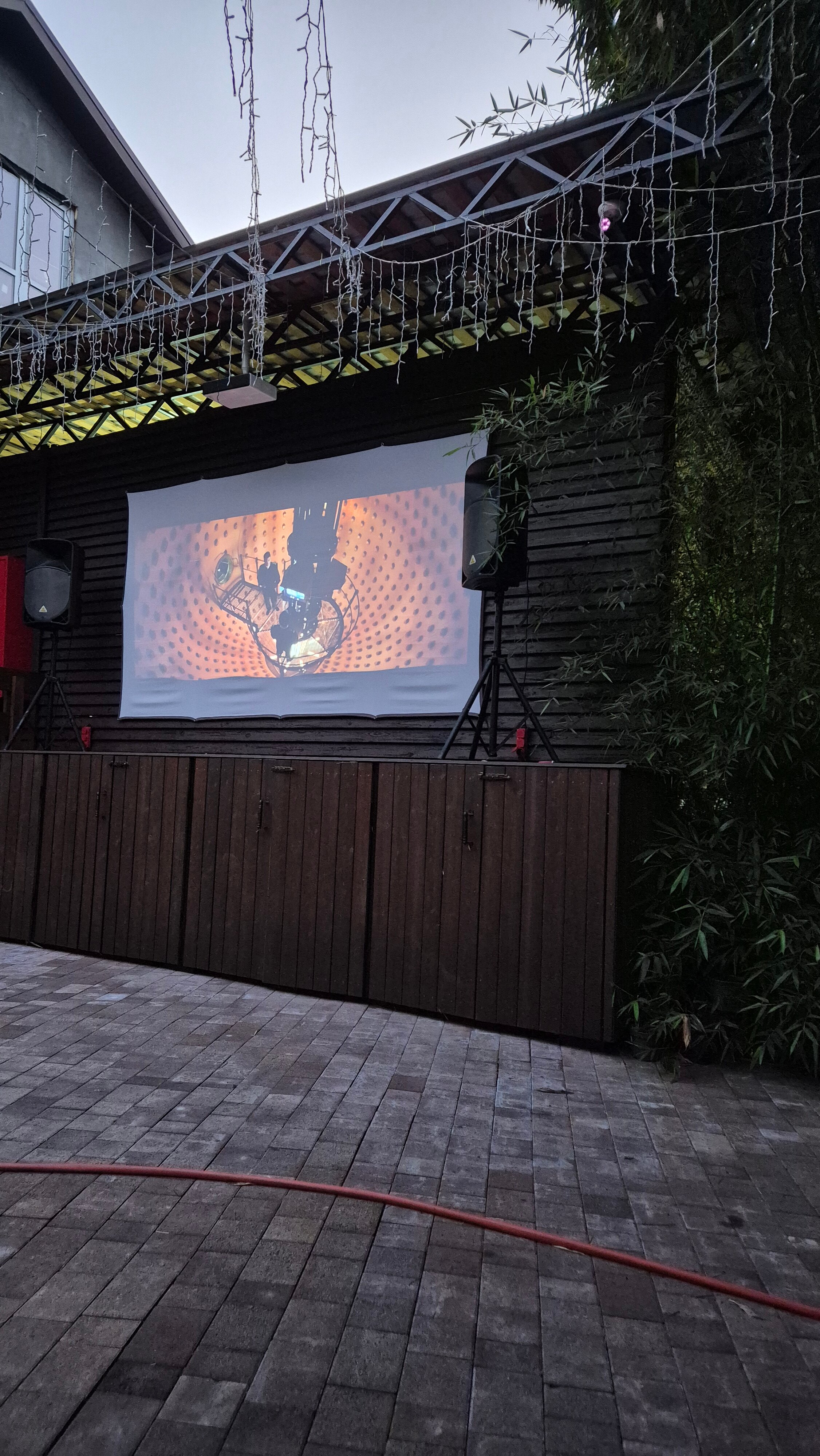 Фото Восток-Запад