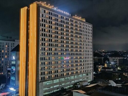 Внешний вид отеля Louis Kienne Hotel Simpang Lima в Семаранге, фото 1