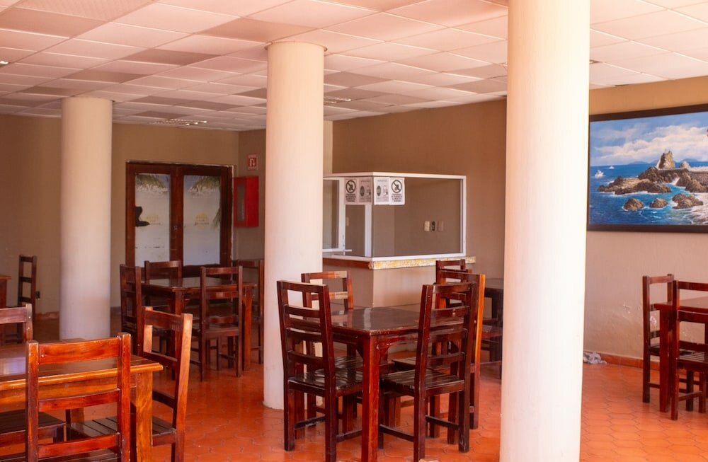 Фото Hotel Las Jacarandas