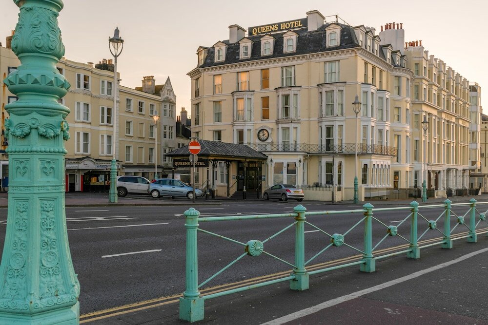 Фото Queens Hotel