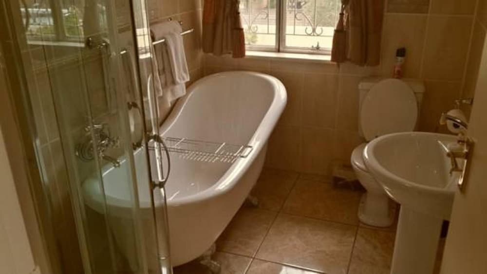 Фото Kimberley Manor Guesthouse