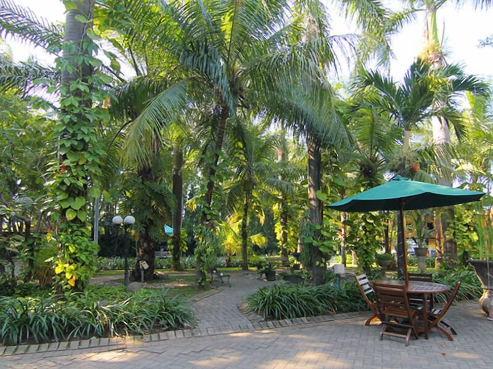 Фото Narita Hotel Surabaya