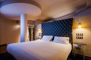 Hotel Nature Oviedo (Comunidad Autónoma de Asturias, Asturias, Calle Gloria Fuertes, 1), hotel