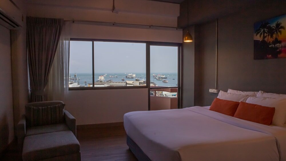 Фото 7 Days Premium Hotel Pattaya