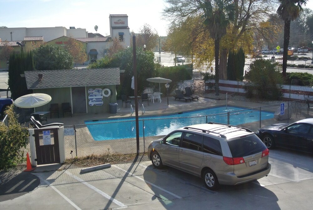 Фото Vino Inn & Suites