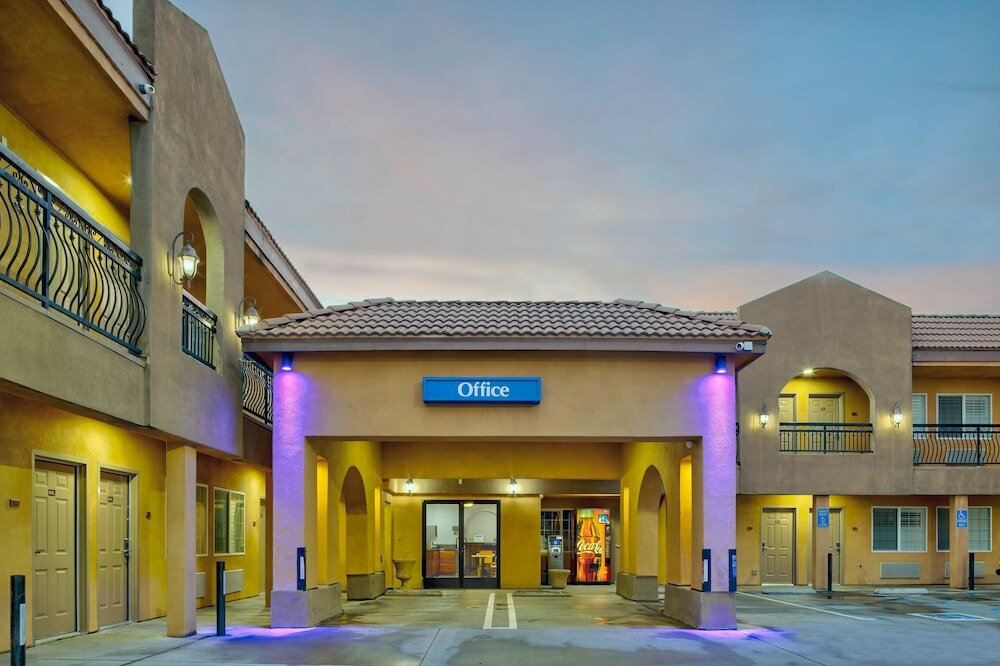 Фото Motel 6 South Gate, Ca