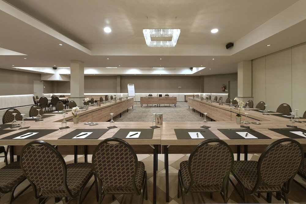 Фото Van Der Valk Hotel Charleroi Airport