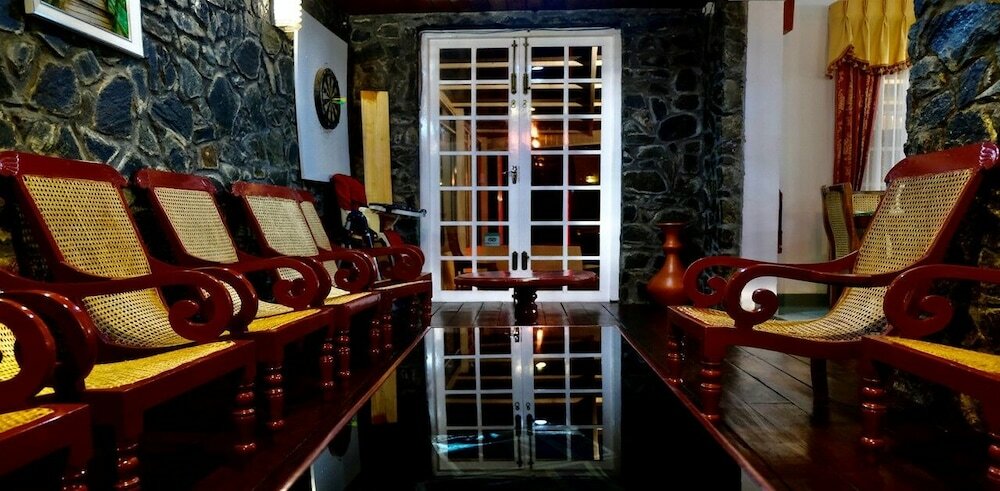 Фото The Rock Hotel