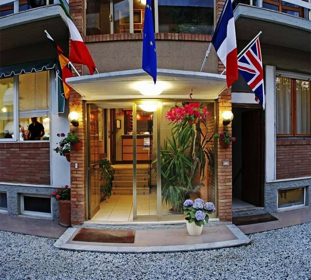 Фото отеля 2