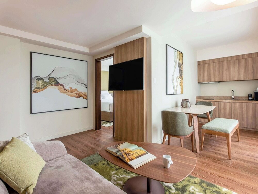 Фото Novotel Suites Manila at Acqua