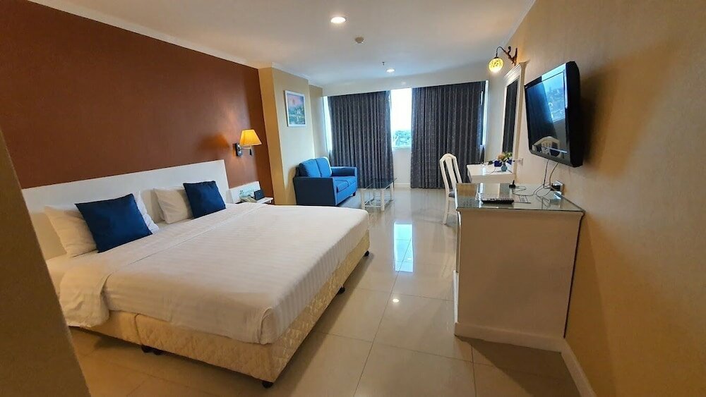 Фото Bay Hotel Srinakarin