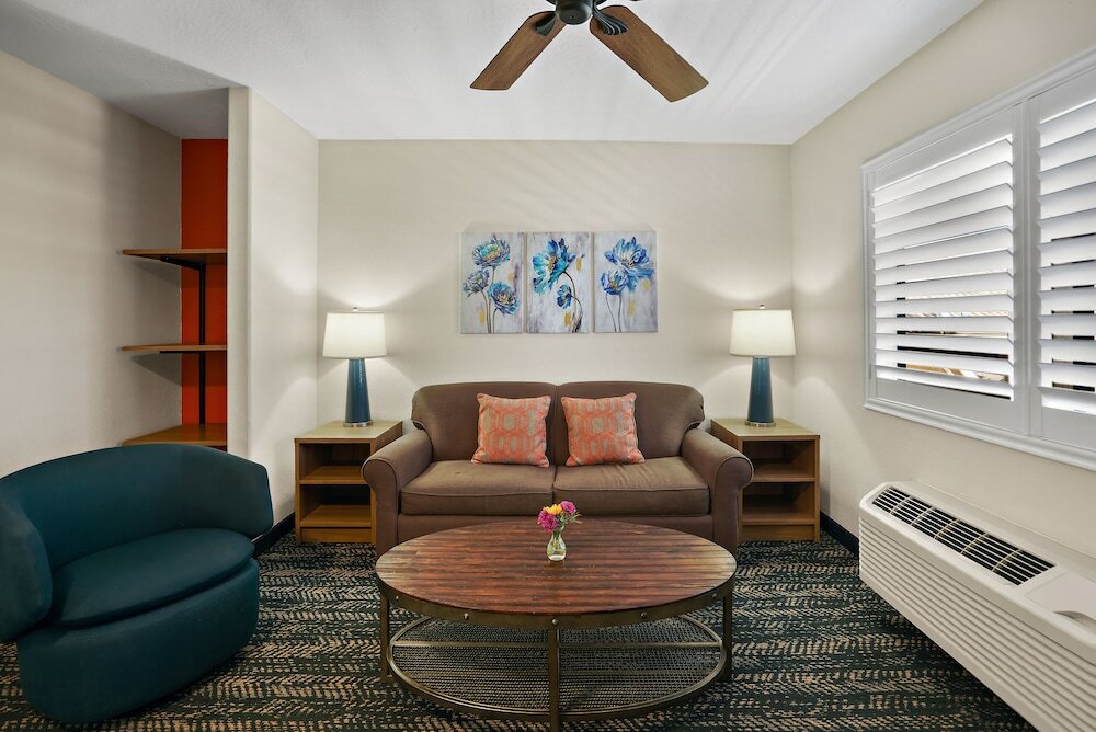 Фото La Fuente Inn & Suites