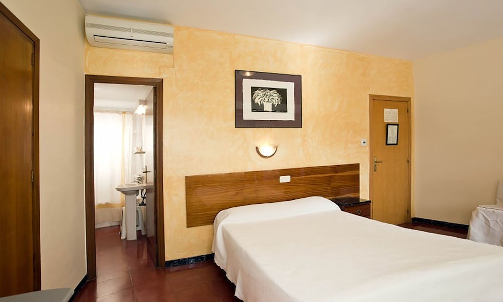 Фото Hostal Tropical