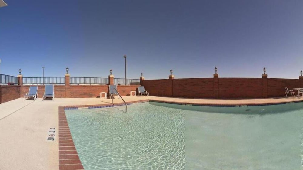 Фото Holiday Inn Express Hotel and Suites Fort Stockton, an Ihg Hotel