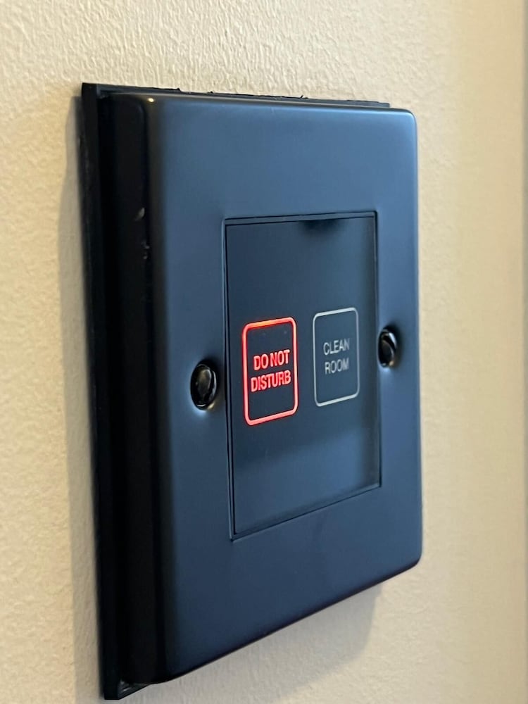 Фото Tudor Court Hotel