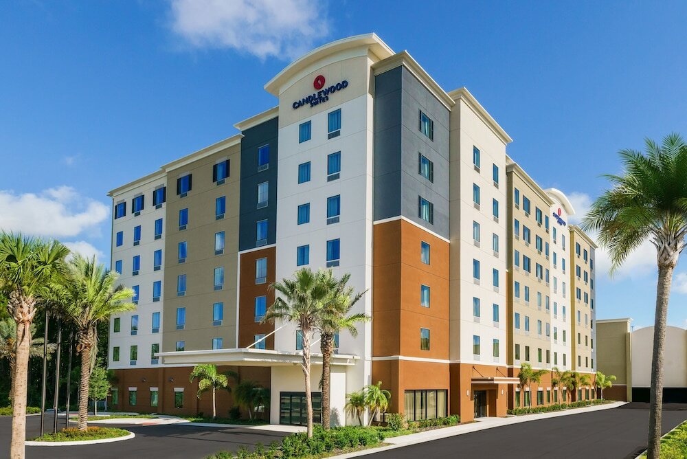 Фото Candlewood Suites Orlando - Lake Buena Vista, an Ihg Hotel
