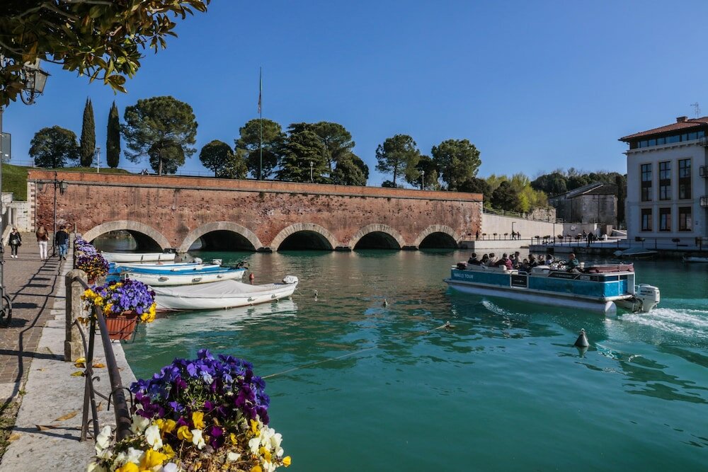 Фото Le Finestre Sul Borgo Rooms