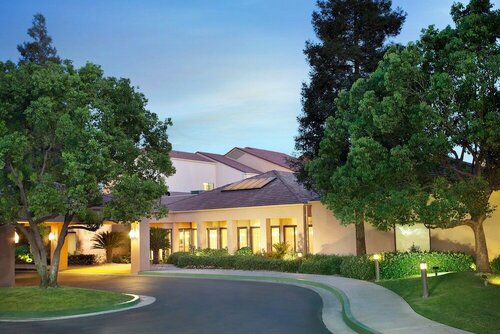Гостиница Courtyard by Marriott Bakersfield в Бэйкерсфилде