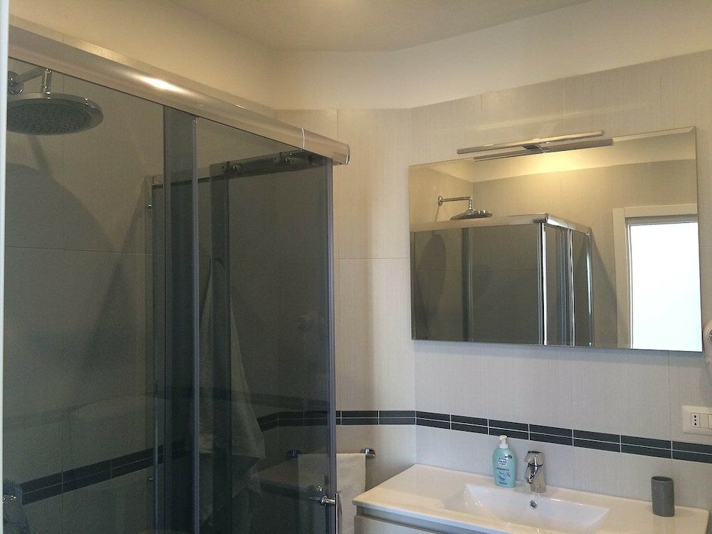 Фото Base Napoli B&b