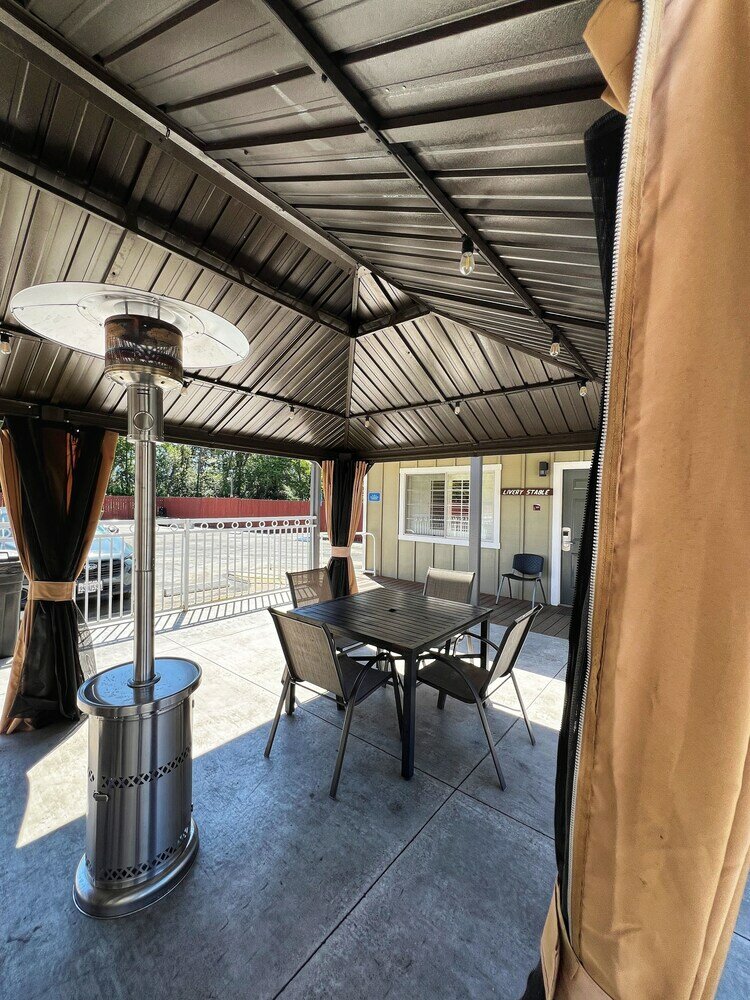 Фото The Old West Inn